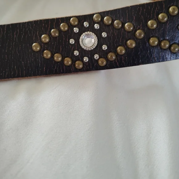 Vintage Western Look With Crystal Rhinstone-like Leather Belt - Picture 6 of 9